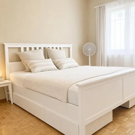 Stellina - Steps From Lido & Promenade - Balcony & Free Garage Apartment *