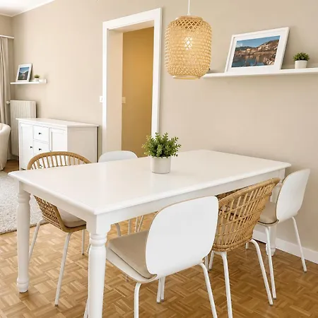 Stellina - Steps From Lido & Promenade - Balcony & Free Garage *